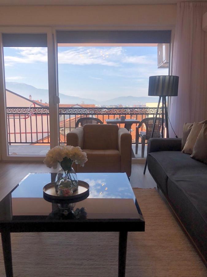 Apartment Prizreni-Free Private Parking Exterior photo