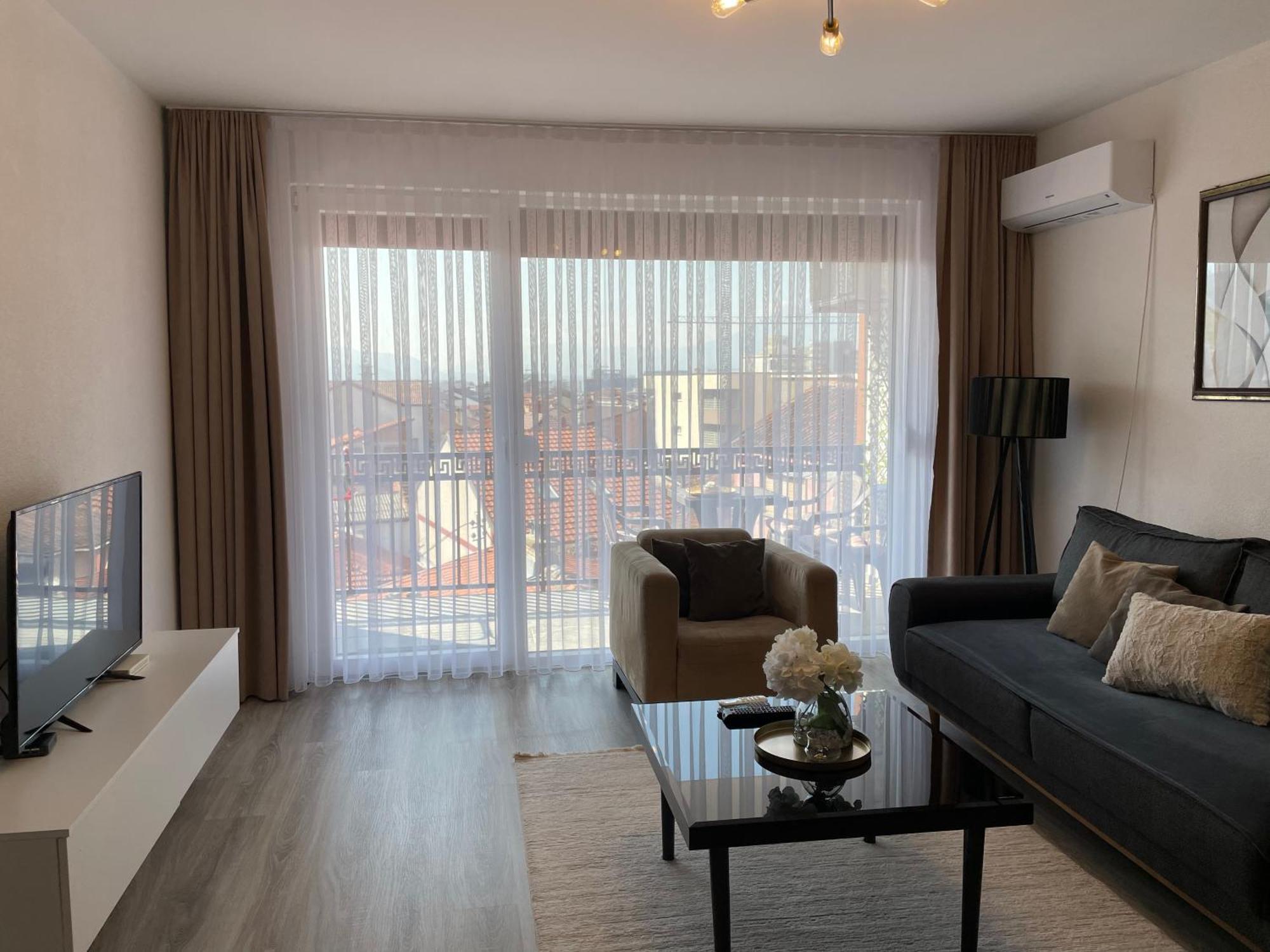 Apartment Prizreni-Free Private Parking Exterior photo