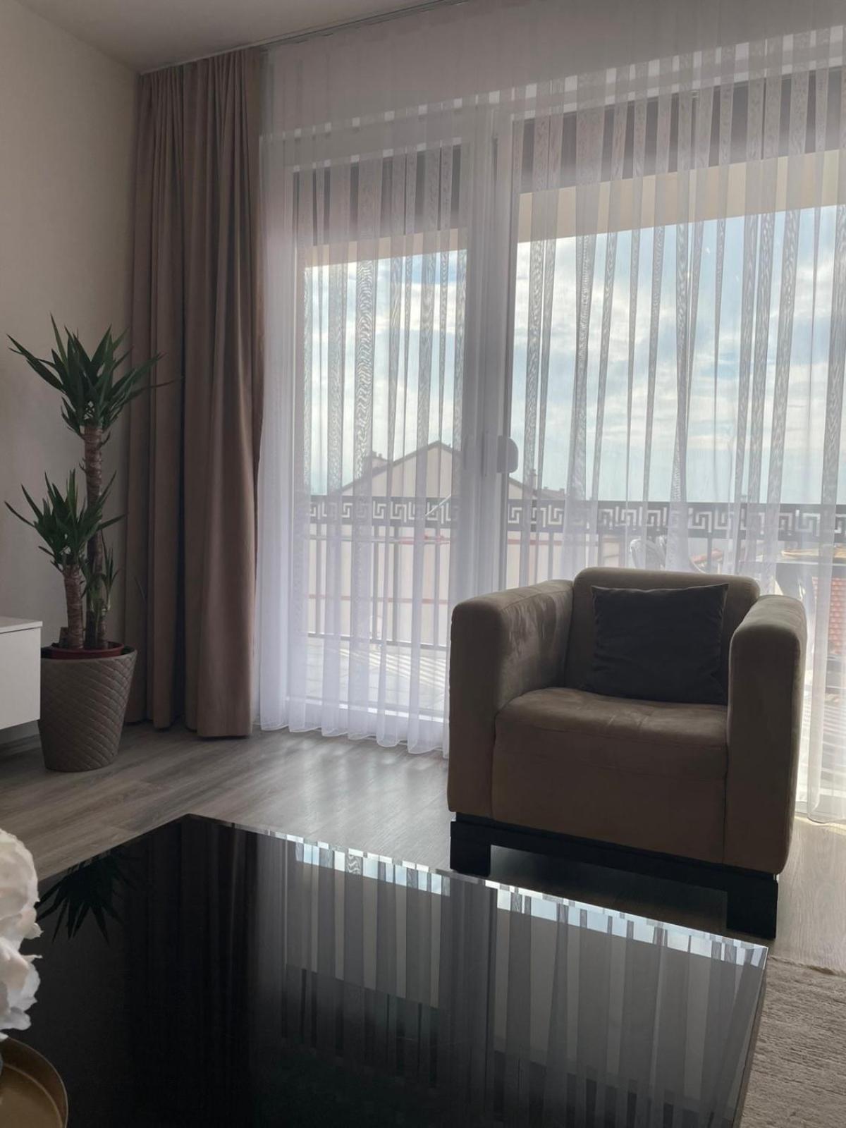 Apartment Prizreni-Free Private Parking Exterior photo