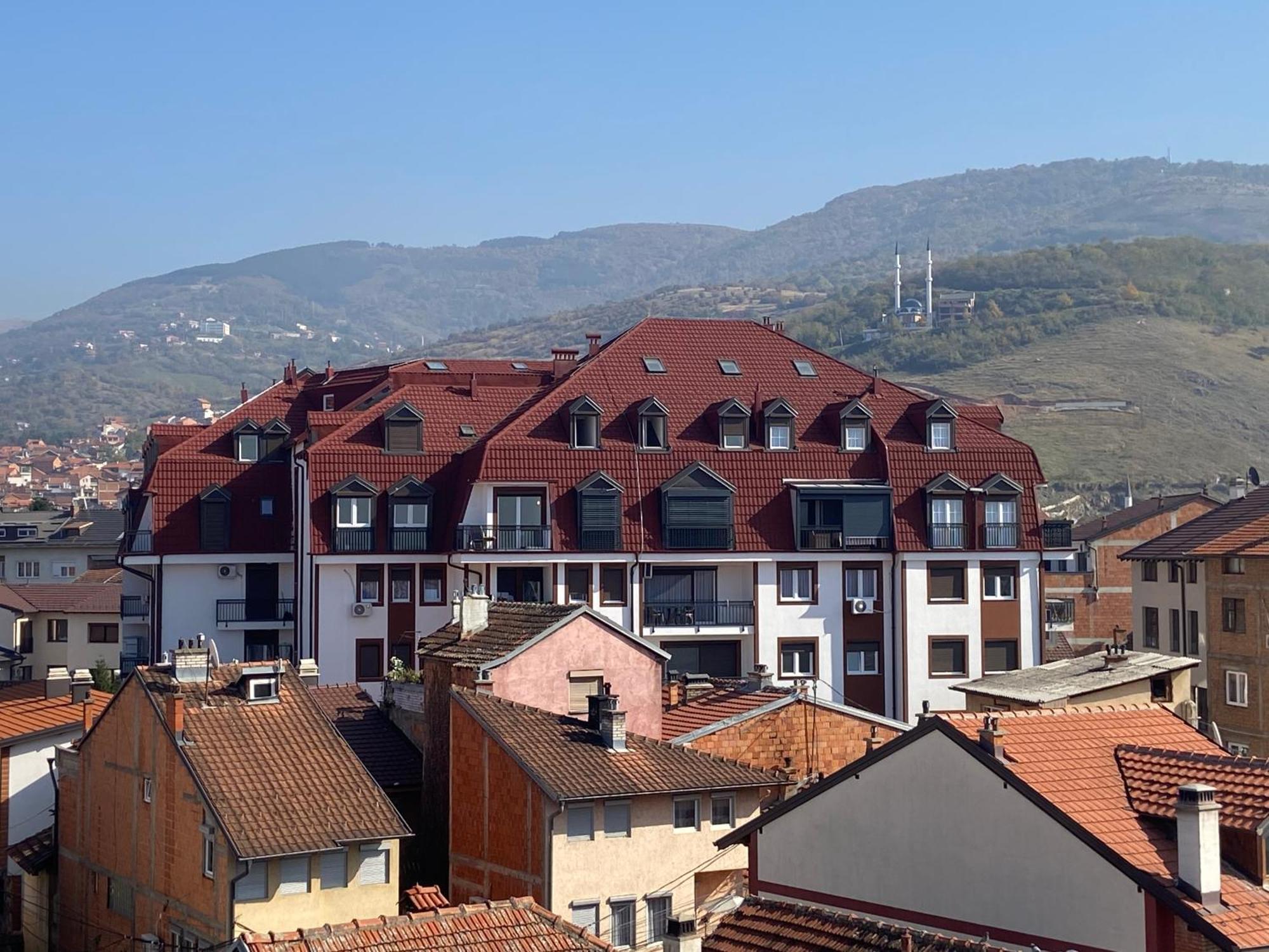 Apartment Prizreni-Free Private Parking Exterior photo
