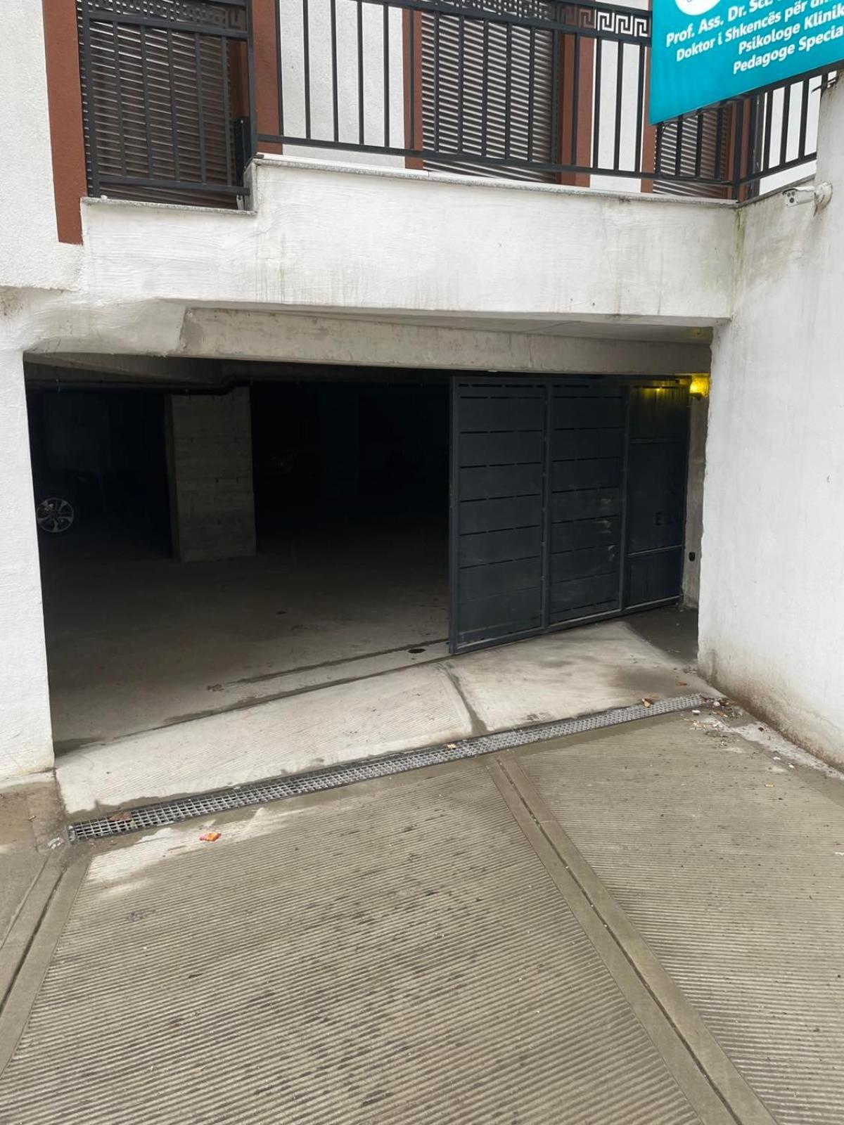 Apartment Prizreni-Free Private Parking Exterior photo