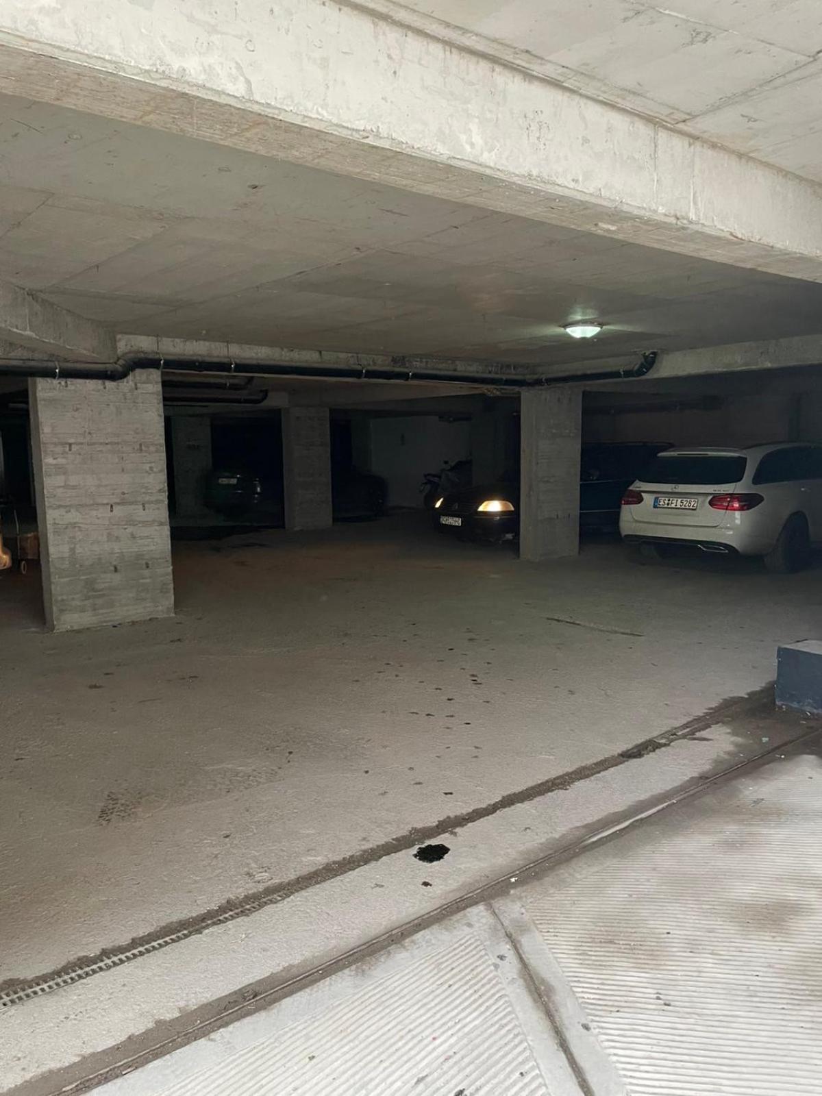 Apartment Prizreni-Free Private Parking Exterior photo
